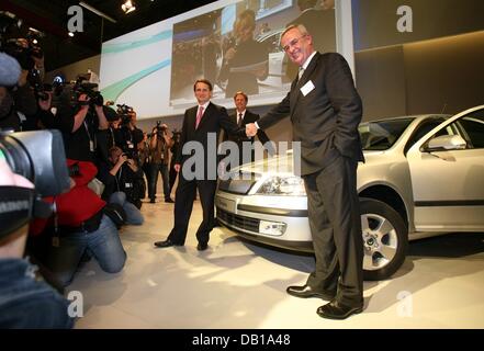 CEO of Volkswagen AG, Martin Winterkorn (R) and Vice Prime Minister of the Russian Federation, Sergey Naryschkin present a new 'Skoda Octavia' in Kaluga, Russia, 28 November 2007. The car was produced in the new Volkswagen factory in Kaluga. The factory cost more than 500 million euros and will have full capacity utilisation in 2009, producing 150.000 cars a year. Photo: JOCHEN LUE Stock Photo