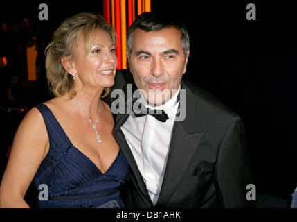 German TV-presenter Sabine Christiansen and her partner Norbert Medus are pictured at the 59th annual Bambi Awards ceremony in Duesseldorf, Germany, 29 November 2007. Photo: Jens Kalaene Stock Photo