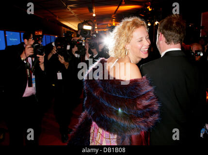German actor Ulrich Noethen and winning German actress Katja Riemann pose at the After-Show-Party following the 59th annual Bambi Awards ceremony in Duesseldorf, Germany, 29 November 2007. Photo: Jens Kalaene Stock Photo