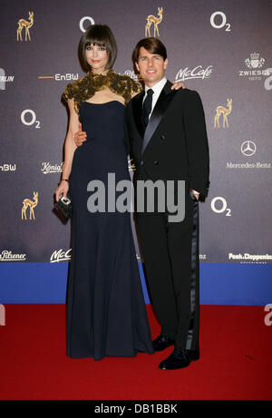 US actors couple Tom Cruise and Katie Holmes pose on the red carpet as they arrive at the 59th Bambi Awards ceremony in Duesseldorf, Germany, 29 November 2007. Photo: Jens Kalaene Stock Photo