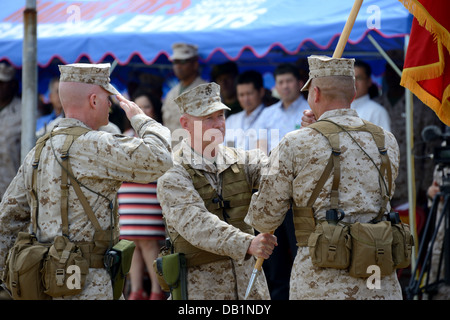 Lt. Gen. Kenneth J. Glueck Jr., center, passes the III Marine Expeditionary Force organizational colors to Lt. Gen. John E. Wiss Stock Photo