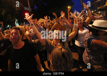 Prescott, AZ, USA. 21st July, 2013. The crowd dances during 'Prescott Strong' in Prescott, Arizona. The 8 hour concert benefit honored the 19 Granite Mountain Hotshots killed in the Yarnell fire. Credit:  Krista Kennell/ZUMAPRESS.com/Alamy Live News Stock Photo