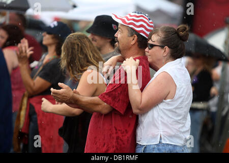 Prescott, AZ, USA. 21st July, 2013. A couple watches musicians during 'Prescott Strong' in Prescott, Arizona. The 8 hour concert benefit honored the 19 Granite Mountain Hotshots killed in the Yarnell fire. Credit:  Krista Kennell/ZUMAPRESS.com/Alamy Live News Stock Photo