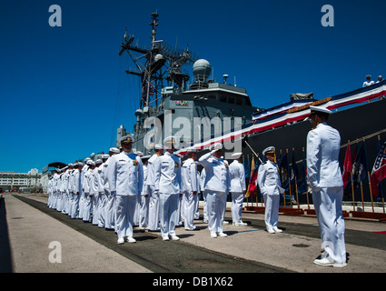 The crew formerly assigned to the guided-missile frigate USS Reuben James (FFG 57) declare the ship as all clear during the ship's decommissioning ceremony at Joint Base Pearl Harbor-Hickam. Reuben James was the first and is the last guided-missile frigat Stock Photo