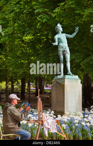 Artist painting a scene below the Greek Actor statue (l'acteur Grec), Jardin du Luxembourg, Paris France Stock Photo