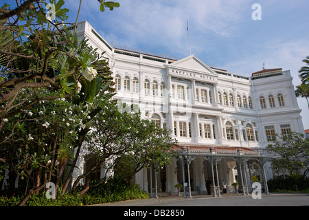 Exterior view of the iconic Raffles Hotel in Singapore Stock Photo - Alamy