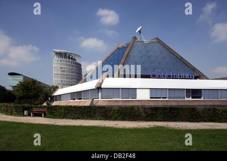 (dpa file) The picture shows the planetarium in Mannheim, Germany, 2006. Photo: Friedel Gierth Stock Photo