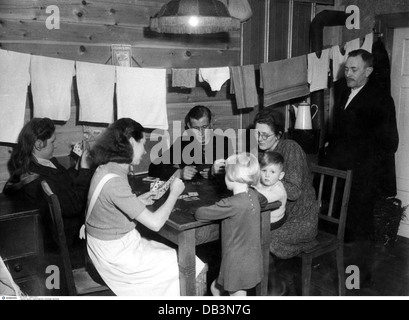 postwar period, refugees, German refugee family in an emergency shelter, Southern Schleswig, late 1940s, Additional-Rights-Clearences-Not Available Stock Photo