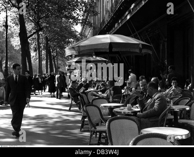 geography / travel, France, Paris, gastronomy, 'Cafe de la Paix', Boulevard de Capucine, view towards the guests, exterior view, 1950s, Additional-Rights-Clearences-Not Available Stock Photo