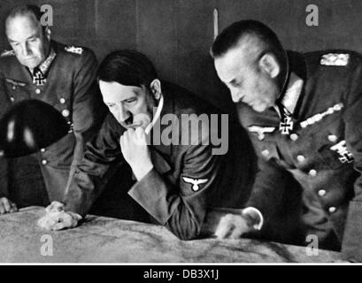 Hitler, Adolf, 20.4.1889 - 30.4.1945, German politician (NSDAP), Chancellor of the Reich 30.1.1933 - 30.4.1945, with general Walther von Brauchitsch (left) and general Franz Halder (right), meeting in the Fuehrer's headquarters, 1940 / 1941, Stock Photo