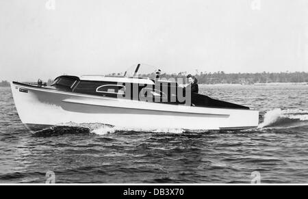 leisure time, water sports, young woman in cabin boat 'Nixe', Wannsee, circa 1956, Additional-Rights-Clearences-Not Available Stock Photo