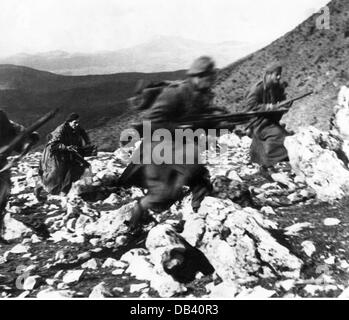 events, Greek Civil War 1946 - 1949, engagements at Konitzsa, government troops advancing, 1947, Greece Epirus, soldiers, stroming, Central Army, 1940s, 20th century, historic, historical, people, Additional-Rights-Clearences-Not Available Stock Photo