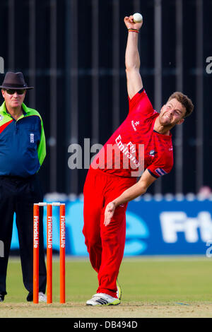 Leicester, UK. Tuesday 23rd July 2013.  Lancashire's Arron Lilley bowling during the FriendsLife t20 North Group cricket match between Leicestershire Foxes and Lancashire Lightning. Credit:  Graham Wilson/Alamy Live News Stock Photo