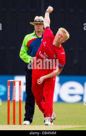 Leicester, UK. Tuesday 23rd July 2013. Lancashire's Glen Chapple bowling during the FriendsLife t20 North Group cricket match between Leicestershire Foxes and Lancashire Lightning. Credit:  Graham Wilson/Alamy Live News Stock Photo