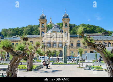 Town Hall and Parque Alderdi Eder; San Sebastian-Donstia, Spain Stock Photo