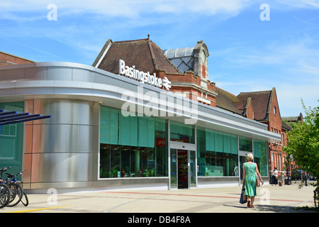 Basingstoke Railway Station, Basingstoke, Hampshire, England, United Kingdom Stock Photo