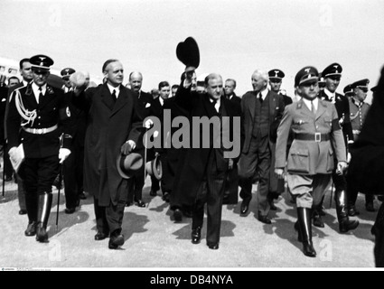 National Socialism / Nazism, politics, Munich Agreement, 29.9.1938, arrival of the French Prime Minister Edouard Daladier in Munich, Oberwiesenfeld airport, Additional-Rights-Clearences-Not Available Stock Photo