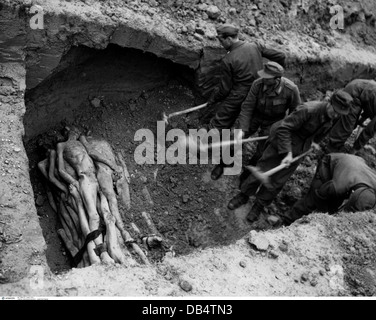Nazism / National Socialism, crimes, concentration camps, Landsberg am Lech, subcamp of Dachau, disintering a mass grave, 1.5.1945, Additional-Rights-Clearences-Not Available