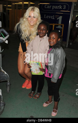 Pixie Lott arrives at Heathrow Airport London, England - 20.04.11 Stock Photo