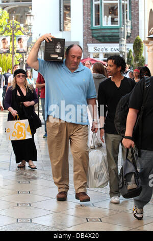 James Gandolfini carrying a  box on his shoulders when shopping  at the Grove.  Los Angeles, California - 20.04.11 Stock Photo