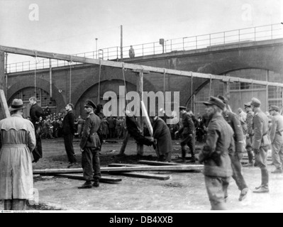 National Socialism / Nazism, crimes, execution of 10 escaped and recaptured Russian prisoners of war and Croatian and Francophonic forced labourers, Cologne, Germany, 25.10.1944, Additional-Rights-Clearences-Not Available Stock Photo