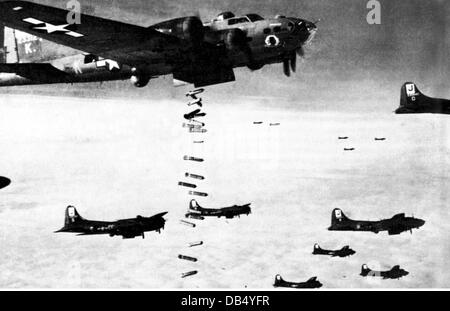 events, Second World War/WWII, aerial warfare, US bombers Boeing B-17 'Flying Fortress' of the 8th USAAF dropping bombs on Schweinfurt, Germany, 17.8.1943, , Additional-Rights-Clearences-Not Available Stock Photo