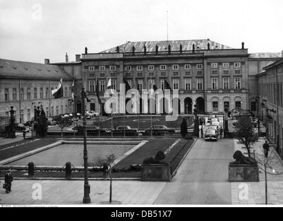 politics, conferences, Warsaw, 11.- 14.5.1955, foundation of the Warsaw Pact, the meeting place, Presidential Palace (Radziwill Palace), Warsaw, Additional-Rights-Clearences-Not Available Stock Photo