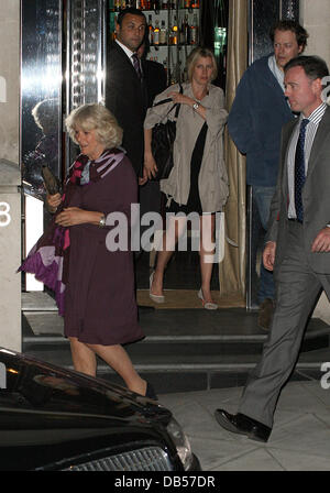 Camilla, Duchess of Cornwall leaving Locanda Locatelli restaurant after dining with her son Tom Parker Bowles and Sara Parker Bowles and Sara Parker Bowles London, England - 27.04.11 Stock Photo