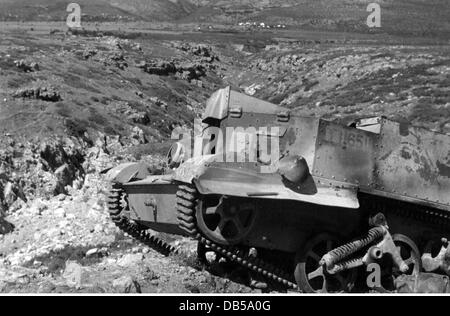 events, Second World War / WWII, Greece, Balkans Campaign 1941, destroyed English Bren Gun Carrier near Domokos, May 1941, Additional-Rights-Clearences-Not Available Stock Photo