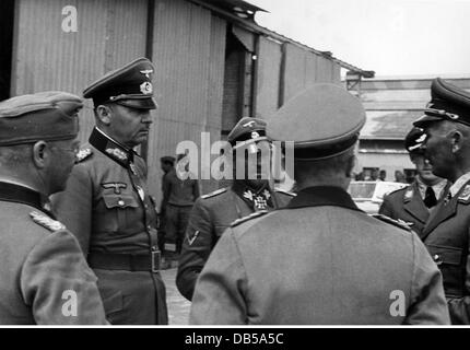 events, Second World War / WWII, Greece, Balkans Campaign 1941, German officers during the surrender conference, Field Marshal Wilhelm List, supreme commander of Germabn forces, SS-Obergruppenfuehrer Joseph 'Sepp' Dietrich, commander of the Leibstandate 'Adolf Hitler', Wolfram von Richthofen, commander of the Luftwaffe forces, Larisa airport, 21.4.1941, Additional-Rights-Clearences-Not Available Stock Photo