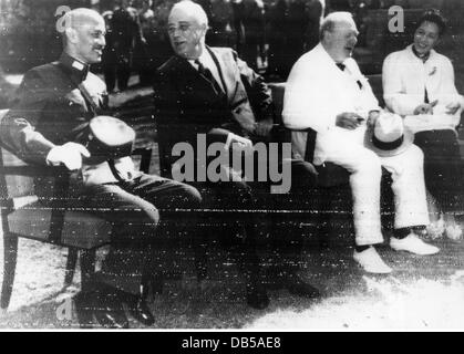 events, Second World War / WWII, conferences, Cairo Conference, 22.11.1943 - 26.11.1943, from left to right: Chiang Kai-shek, Franklin D. Roosevelt, Winston Churchill, Madame Chiang, Additional-Rights-Clearences-Not Available Stock Photo