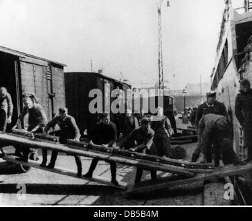German soldiers loading ammunition Stock Photo - Alamy