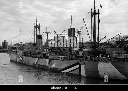 Merchant Ship Camouflage Stock Photo - Alamy