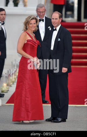 Sophie Countess of Wessex and Prince Edward Royal Wedding - pre-wedding dinner held at the Mandarin Oriental Hyde Park - Arrivals. London, England - 28.04.11 Stock Photo