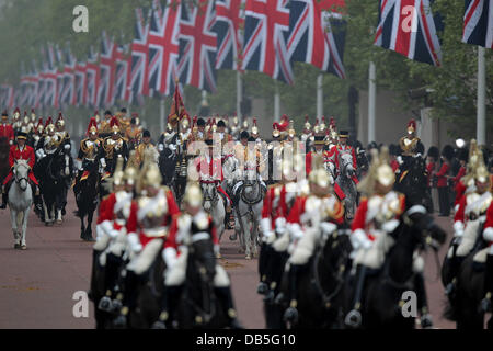 Atmosphere - Guards The Wedding of Prince William and Catherine, Duchess of Cambridge aka Kate Middleton - The Mall Departures London, England - 29.04.11 Stock Photo