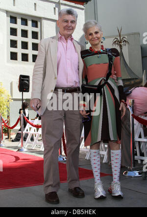 Richard Benjamin and Paula Prentiss TCM Classic Film Festival honors actor Peter O'Toole with hand and foot ceremony, held at The Grauman's Chinese Theatre Hollywood, California - 30.04.11 Stock Photo