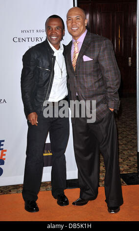 Hines Ward and Sugar Ray Leonard 18th Annual Race To Erase MS held at the Hyatt Regency Century Plaza - Arrivals Los Angeles, California - 29.04.11 Stock Photo