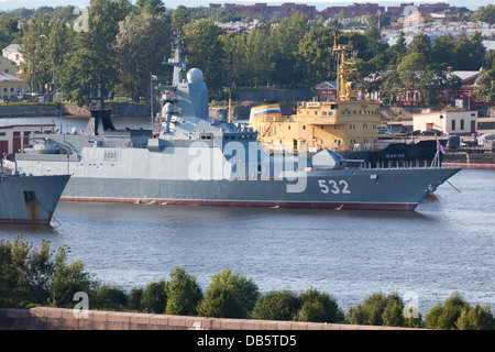 Russian new naval ships in Kronshtadt harbour.(Steregushchy class is the newest class of corvette in the Russian Navy). Stock Photo