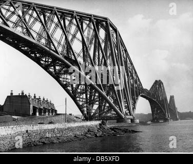 geography / travel, Great Britain, transport / transportation, railway, bridges, Forth Bridge, cantilever bridge over river Forth, Scotland, Great Britain, 1960s, 60s, 20th century, historic, historical, Western Europe, Scotland, railway bridge, railroad bridge, building, buildings, architecture, steel girder, steel girders, Additional-Rights-Clearences-Not Available Stock Photo
