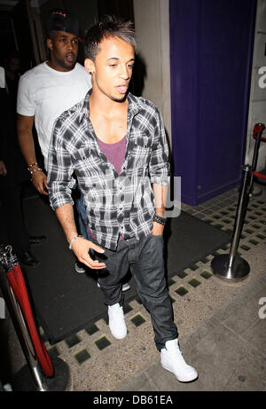 Aston Merrygold Pappaufsteller - Perfekte Party-Deko Für Echte Fans