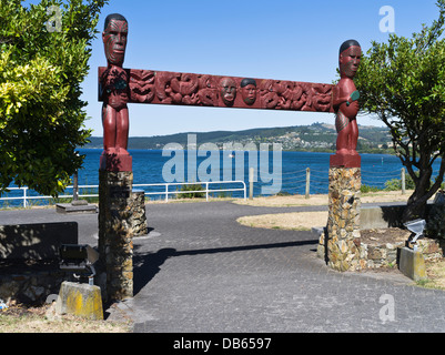 dh Lake Taupo TAUPO NEW ZEALAND Lake Taupo carved Maori gate carving Stock Photo