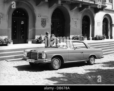 Mercedes benz 280 se coupe hi-res stock photography and images 