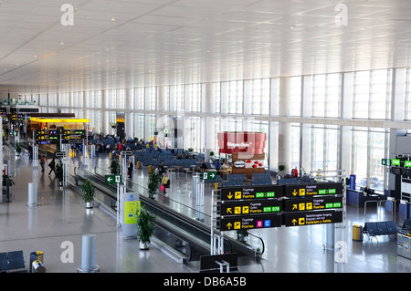 Elevated view inside the airside departures hall, Terminal three ...