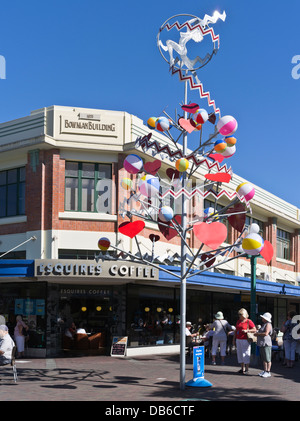 dh  NAPIER NEW ZEALAND Art Deco sculpture and Bowman Building Esquires Coffee cafe