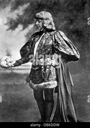 SARAH BERNHARDT (1844-1923) French stage and film actress as Hamlet  in 1889 Stock Photo