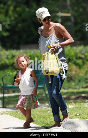 Halle Berry spends the afternoon with her daughter at Coldwater Canyon