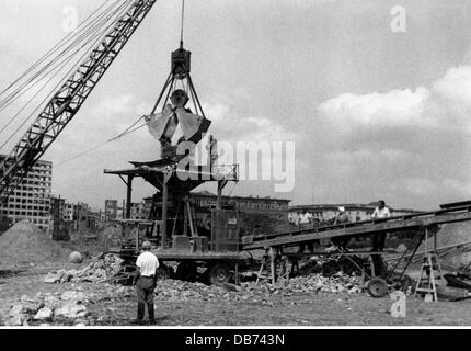 post war period, reconstruction, Germany, disposal of debris, Berlin, 1950s, Additional-Rights-Clearences-Not Available Stock Photo