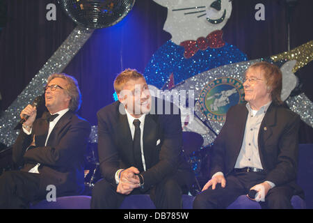 Eric Clapton, Andrew Flintoff and Bill Wyman 25th anniversary dinner of the Bunbury Celebrity Cricket Team at the Grosvenor Hotel London, England - 07.05.11 Stock Photo