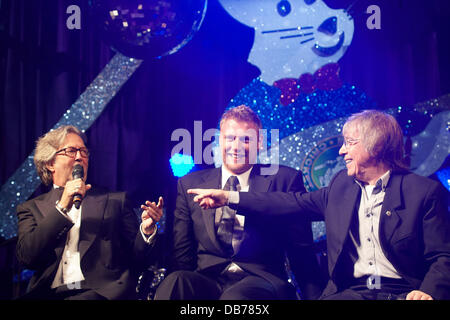 Eric Clapton, Andrew Flintoff and Bill Wyman 25th anniversary dinner of the Bunbury Celebrity Cricket Team at the Grosvenor Hotel London, England - 07.05.11 Stock Photo