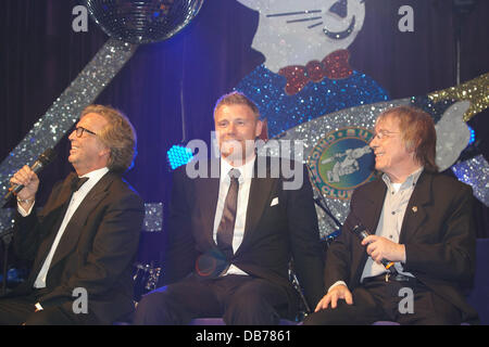 Eric Clapton, Andrew Flintoff and Bill Wyman 25th anniversary dinner of the Bunbury Celebrity Cricket Team at the Grosvenor Hotel London, England - 07.05.11 Stock Photo